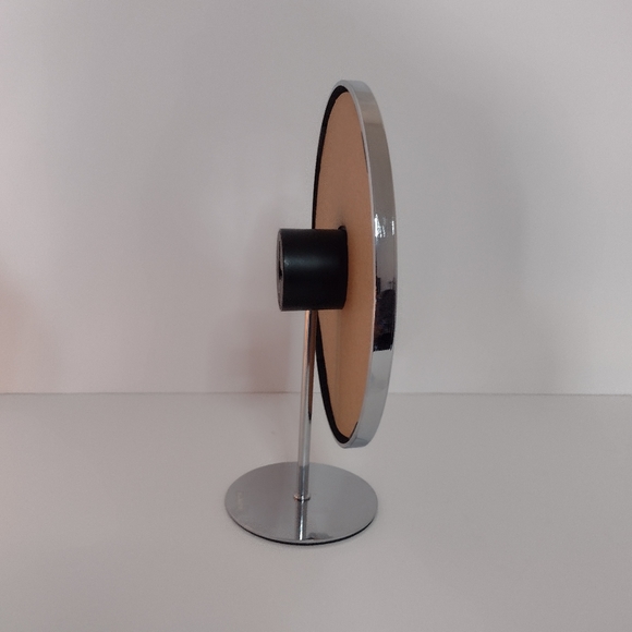 Umbra - Infinity - Floating Photo Display- Chrome - 4x6 In. - Picture 3 of 8